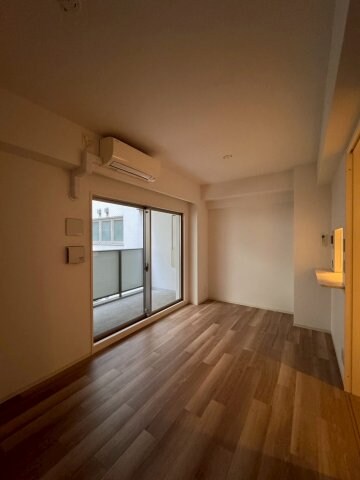 物件内観写真7　(ゆったりとした居間です)