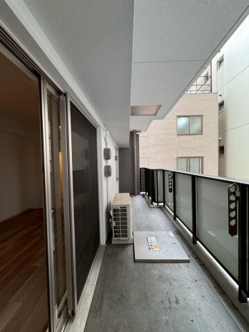 物件内観写真11　(お洗濯にも便利なバルコニー付き)