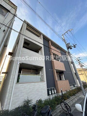 物件外観写真2　(おしゃれな外観です)