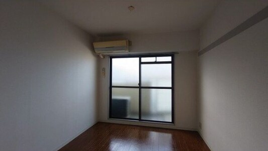 物件内観写真5　(ゆったりとしたリビングです)