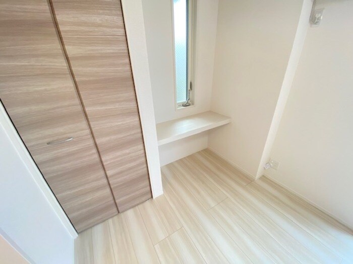 物件内観写真10　(小物を収納するのに便利です)