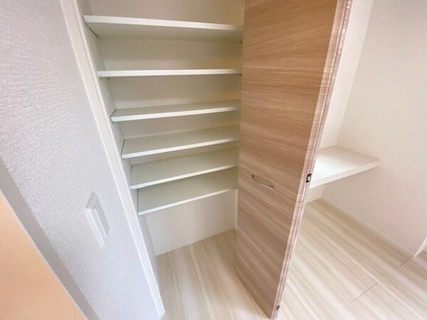 収納(たっぷりとした収納スペースです)