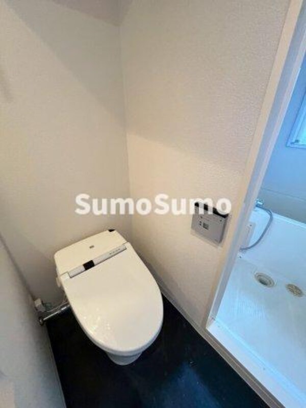 トイレ(落ち着いた色調のトイレです)