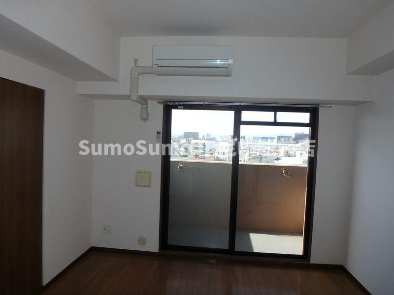 物件内観写真8　(落ち着いた色調の寝室です)