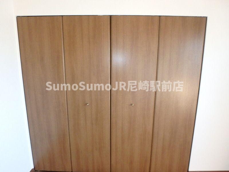 物件内観写真11　(たっぷりとした収納スペースです)