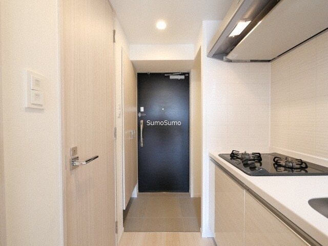 物件内観写真4　(収納もある玄関です)