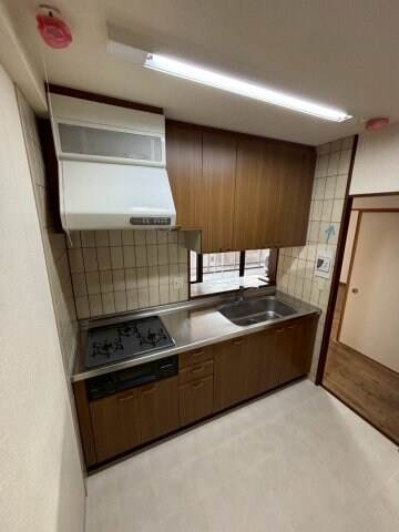 物件内観写真6　(明るい色調の室内です)