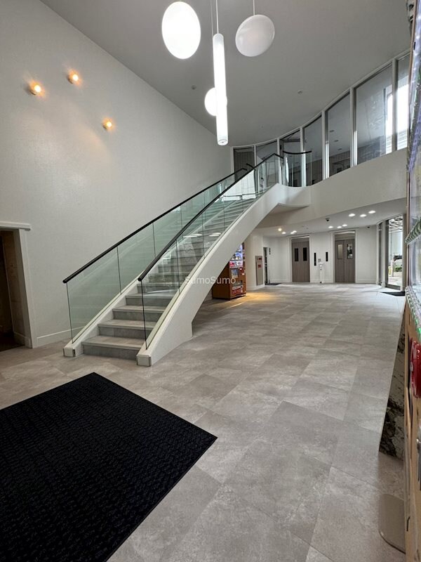 物件外観写真3　(建物の内部です)