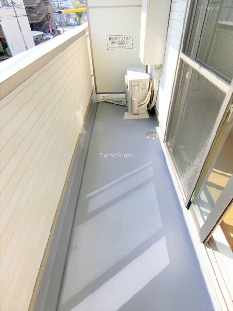 物件内観写真7　(開放的で明るい空間を演出してくれるバルコニーです)