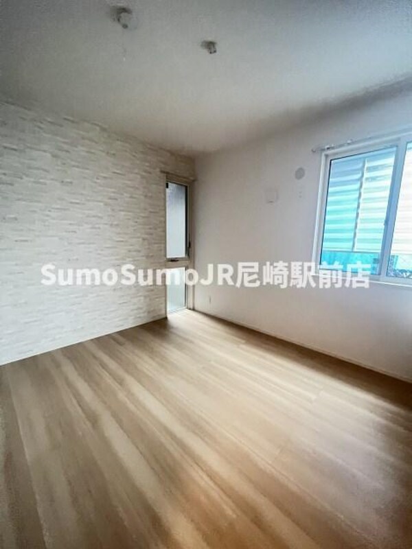 寝室(落ち着いて過ごせるお部屋なので、寝室にいかがでしょうか)