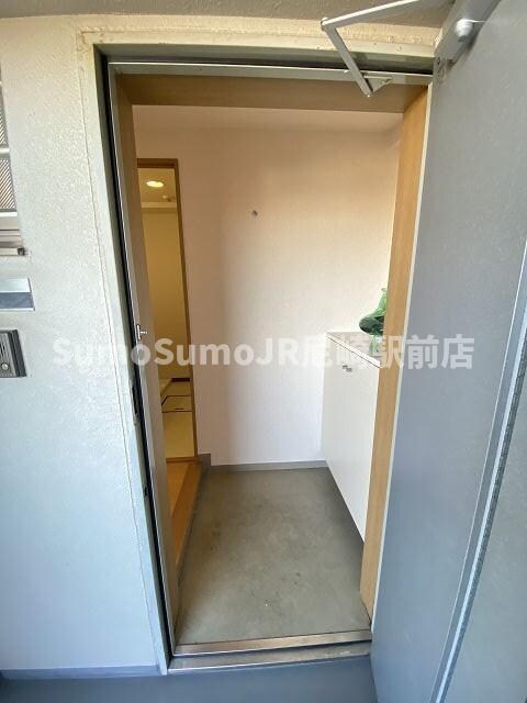 物件内観写真5　(シンプルで使いやすい玄関です)