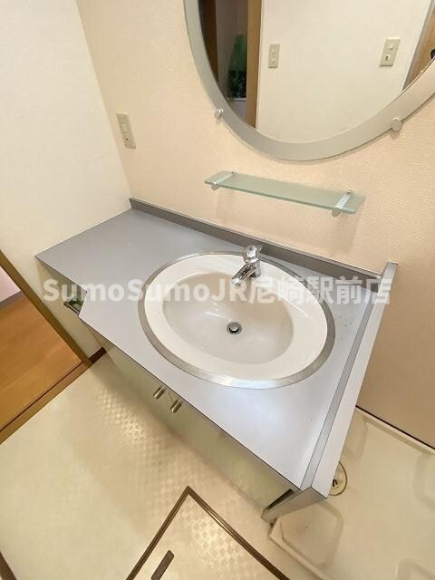物件内観写真20　(独立洗面台で身支度をすべて済ませてしまいましょう)