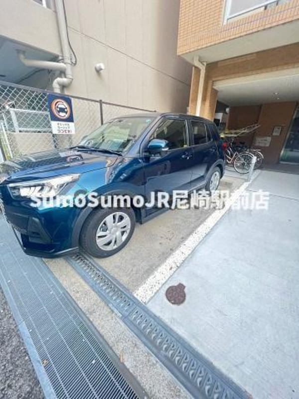 駐車場(車をお持ちの方に嬉しい駐車場付きの物件です)