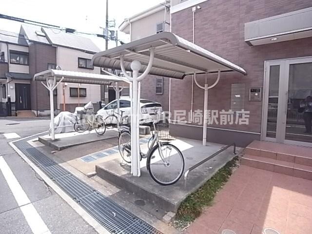 物件外観写真2　(落ち着いた雰囲気の外観です)