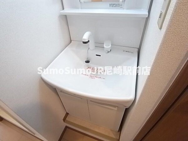 独立洗面台(独立洗面台、朝の身支度には欠かせません)