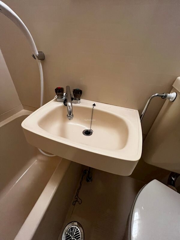 物件内観写真10　(コンパクトで使いやすい洗面所)