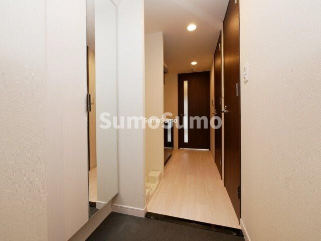 物件内観写真4　(収納もある玄関です)