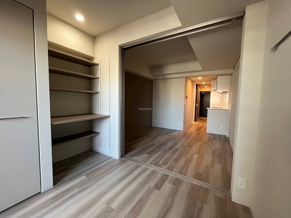 寝室(広くて明るい寝室)