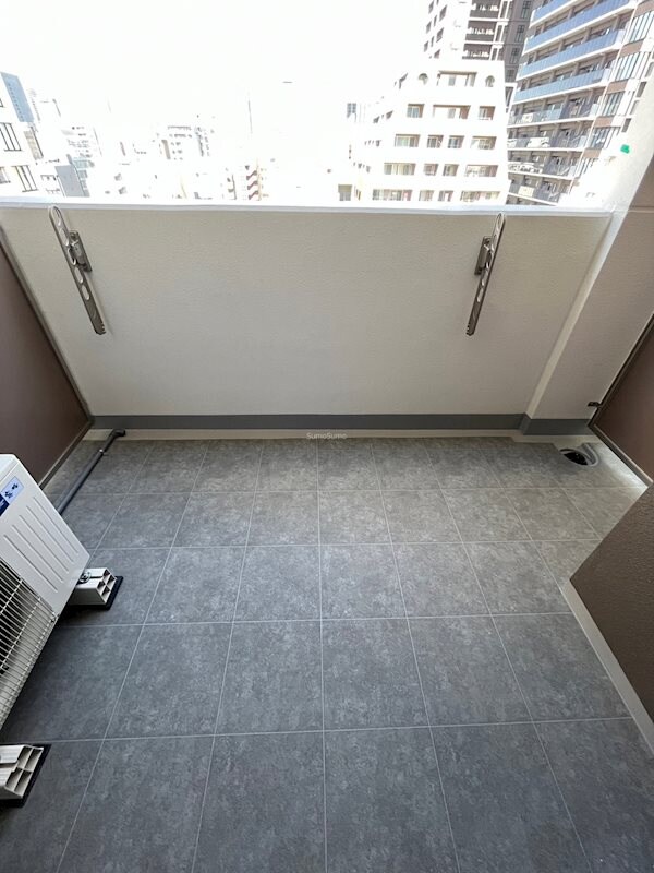 バルコニー(開放的で明るい空間を演出してくれるバルコニーです)