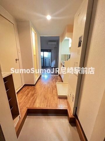 物件内観写真2　(シンプルで使いやすい玄関です)