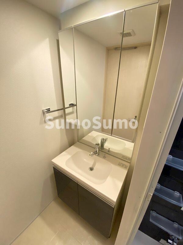 物件内観写真14　(ゆったりとスペースのある洗面所)