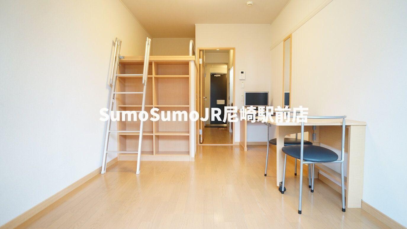 物件内観写真2　(使いやすいリビングです)