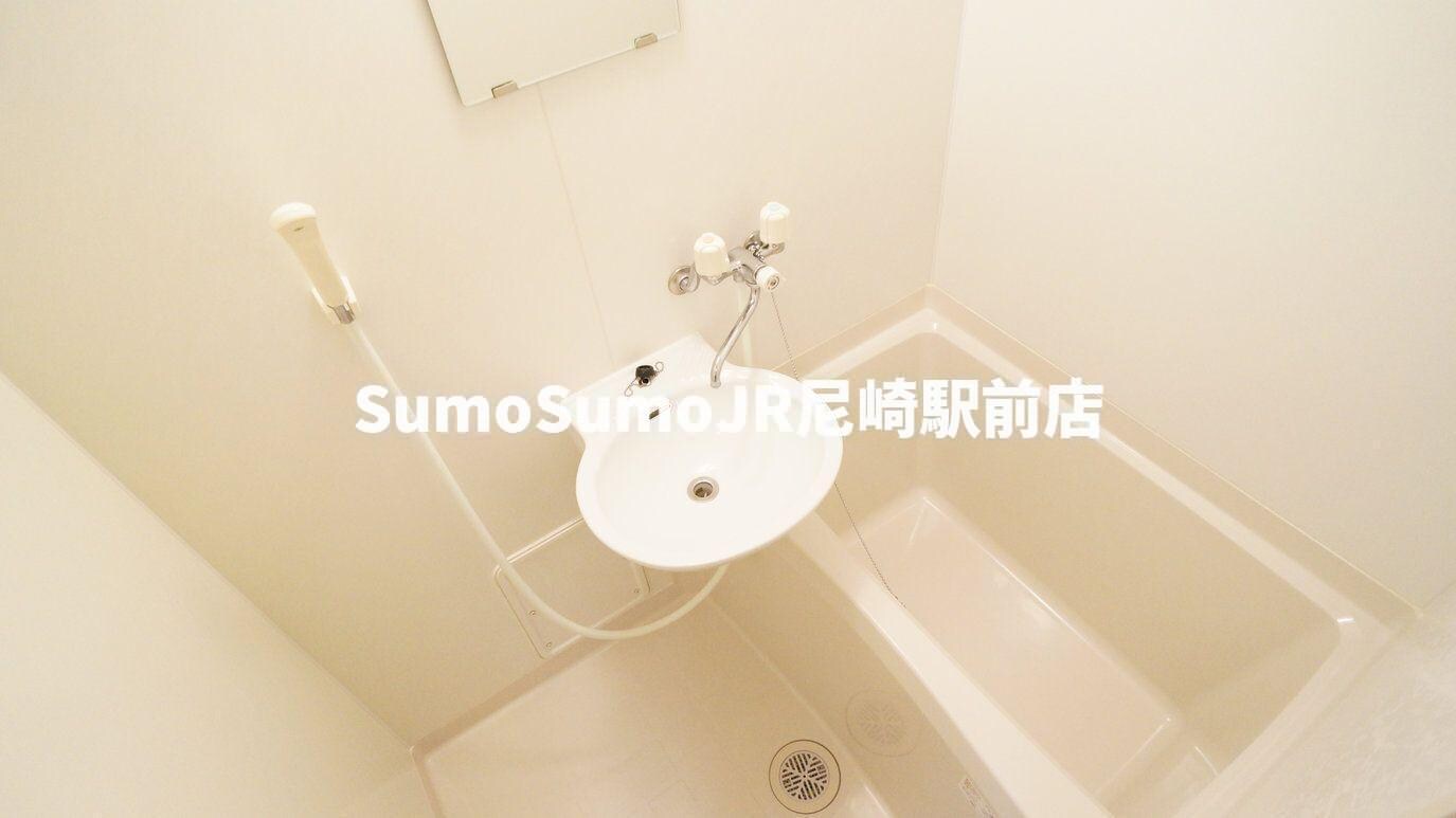 物件内観写真4　(忙しい朝には欠かせない洗面所です)