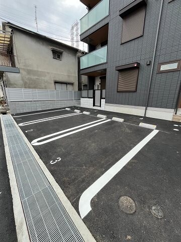 物件外観写真4　(駐車場があります)