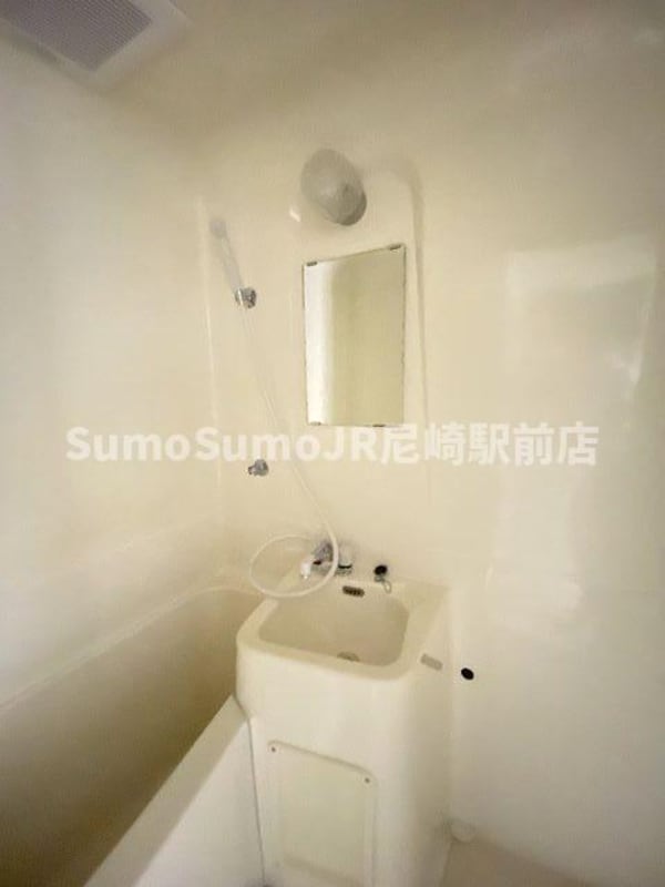 独立洗面台(独立洗面台、小物を置くことができて便利です)