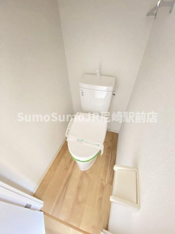 トイレ(落ち着いた色調のトイレです)