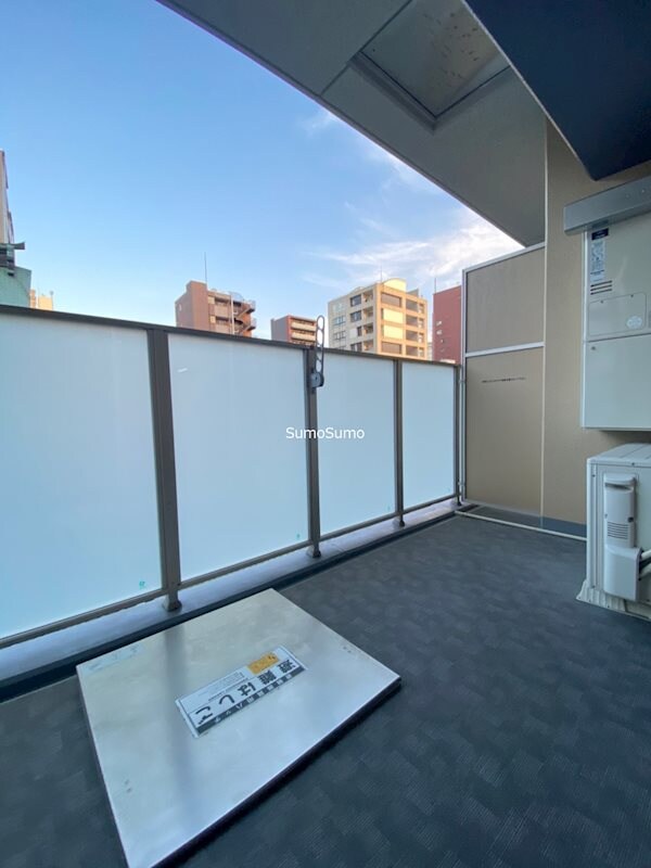 物件内観写真9　(暖かな日差しのふりそそぐバルコニー)