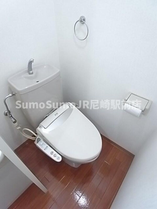 トイレ(コンパクトで使いやすいトイレです)