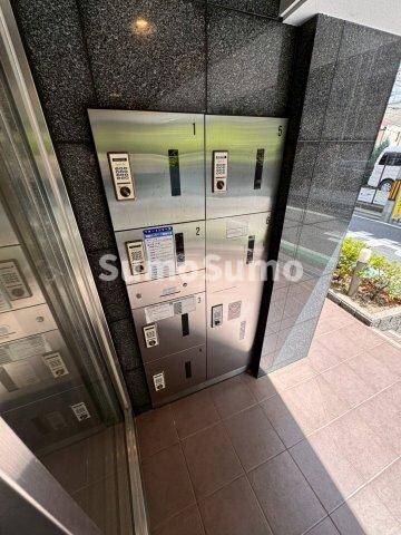 物件外観写真2　(清潔なロビーです)