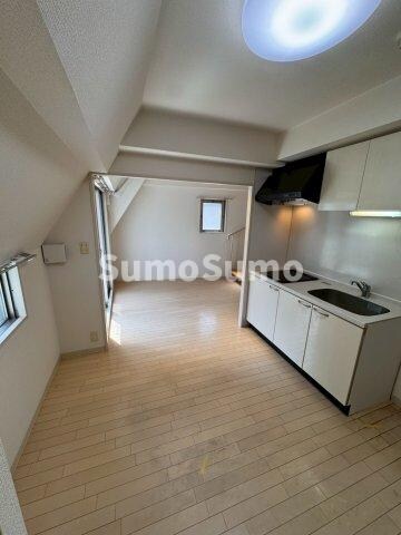 物件内観写真4　(おしゃれなリビングです)