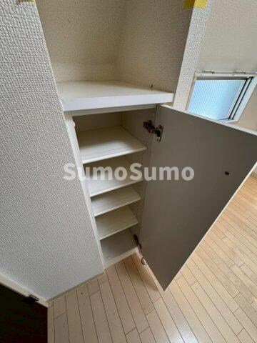 物件内観写真5　(収納豊富です)