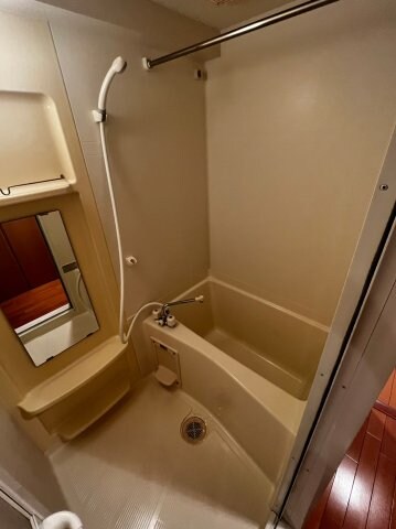 物件内観写真8　(コンパクトで使いやすいお風呂です)