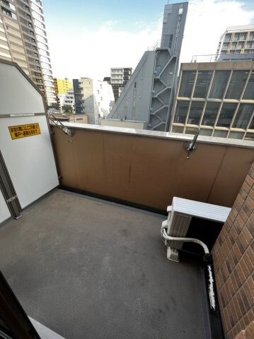 物件内観写真9　(開放的で明るい空間を演出してくれるバルコニーです)