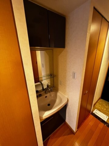 物件内観写真11　(コンパクトで使いやすい洗面所)