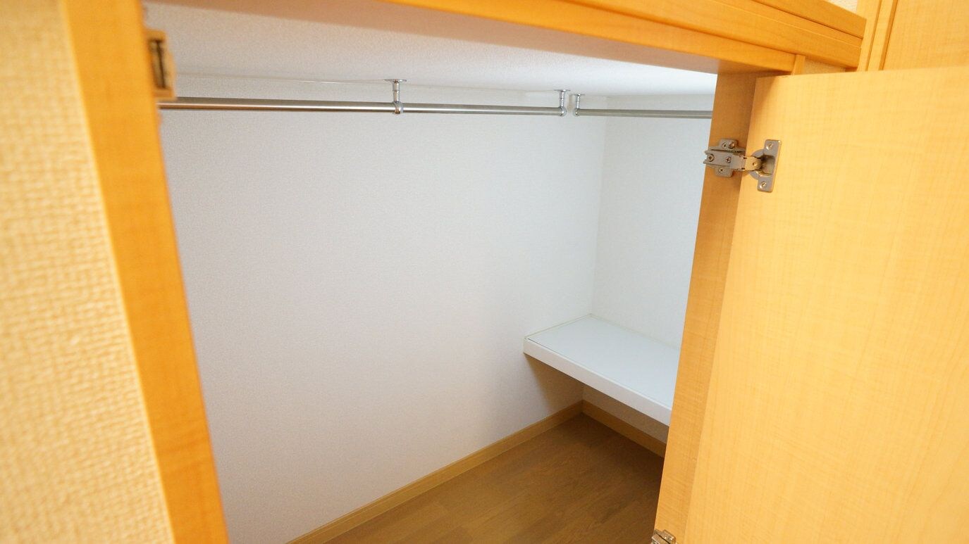 物件内観写真7　(大きなスペースがあり、収納には困りません)