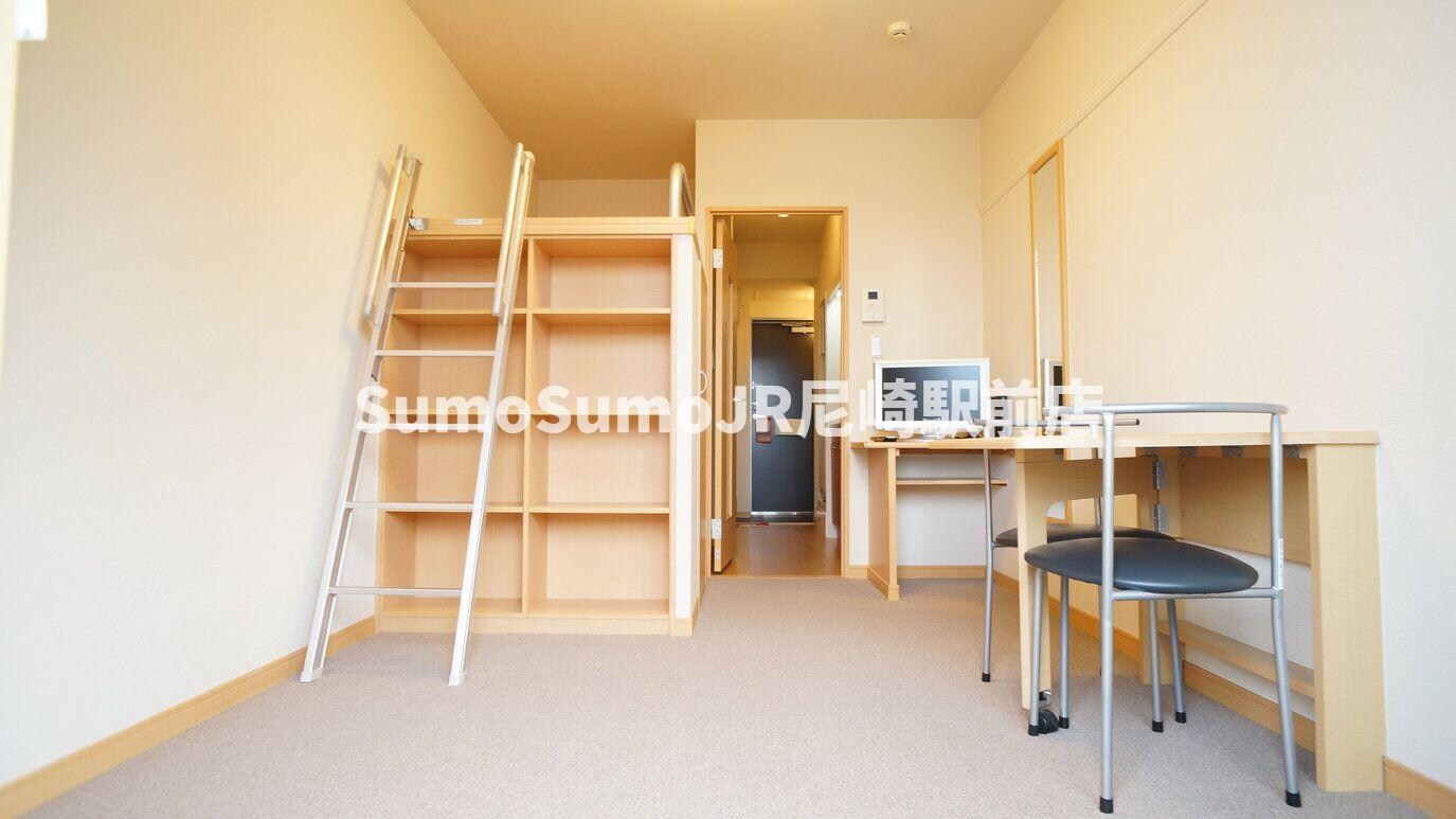 物件内観写真2　(ゆったり過ごせるリビングです)