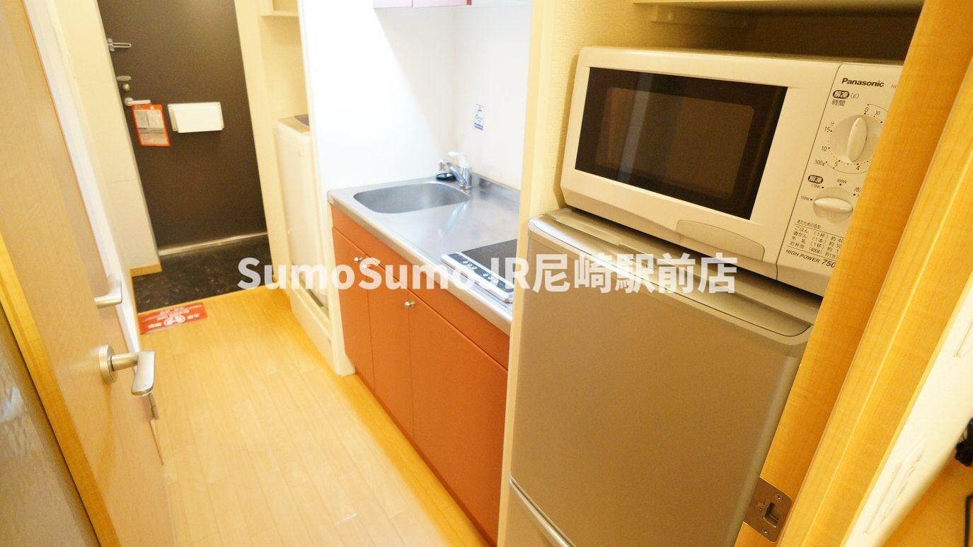 物件内観写真3　(コンパクトなキッチンで掃除もラクラク)