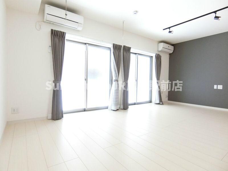 物件内観写真9　(おしゃれなリビングです)