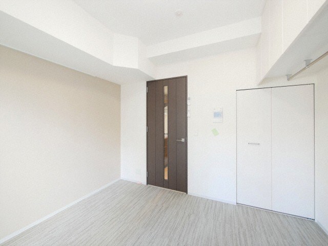 物件内観写真5　(こちらの居間で趣味の時間をお楽しみください)