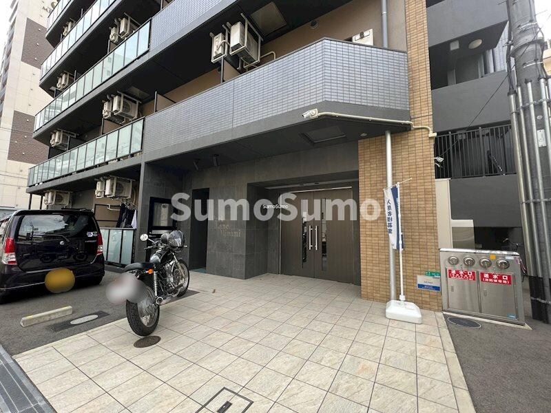 物件外観写真2　(外観は落ち着いています)