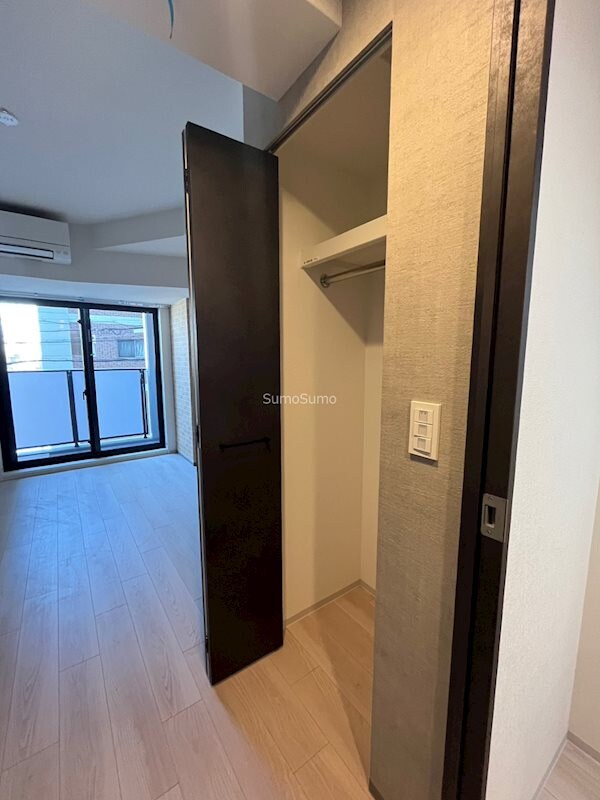 物件内観写真12　(大きなスペースがあり、収納には困りません)