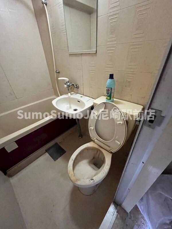 物件内観写真10　(落ち着いた色調のトイレです)