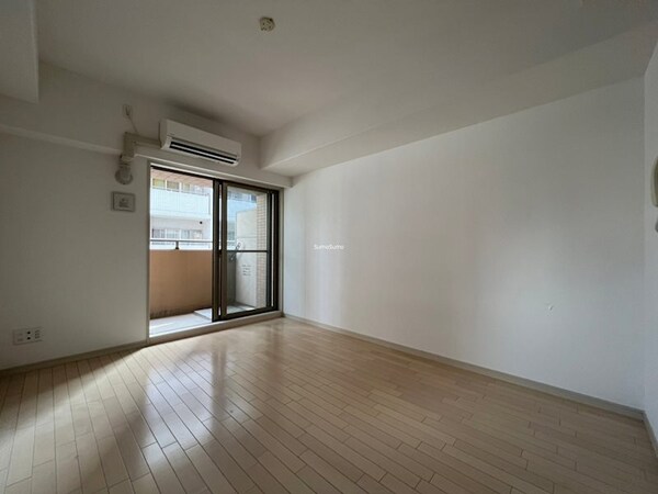 寝室(落ち着いて過ごせるお部屋なので、寝室にいかがでしょうか)