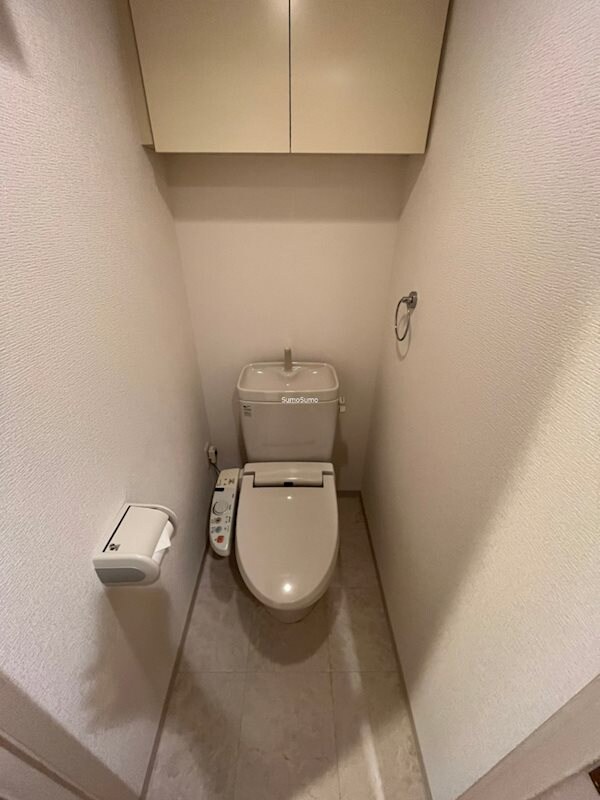 トイレ(落ち着いた色調のトイレです)