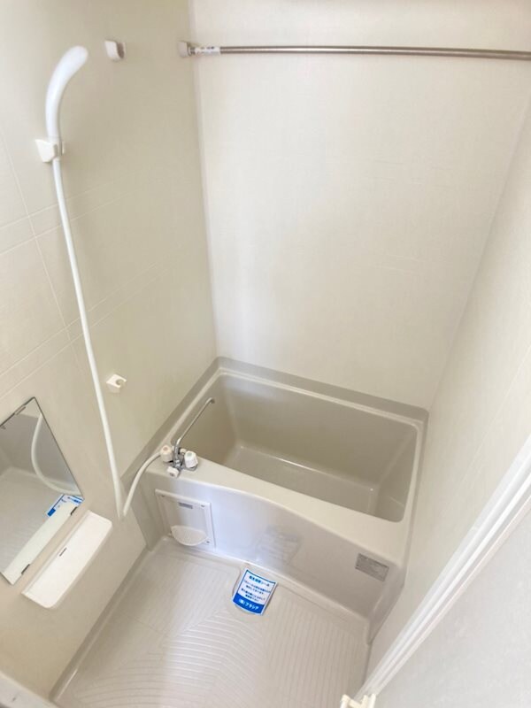 物件内観写真8　(日々の疲れを癒すお風呂付です)