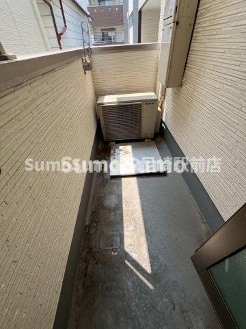 物件内観写真8　(お洗濯にも便利なバルコニー付き)